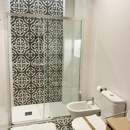Piso Familiar Con Tres En La Goleta * Málaga